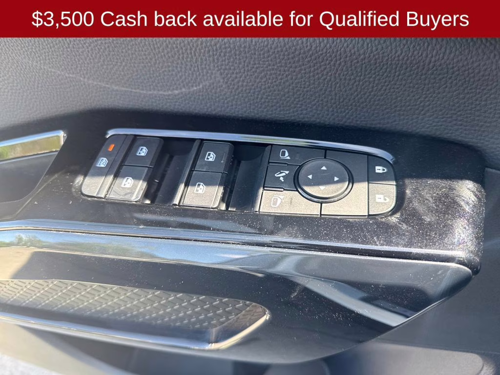 2026 Everest White Pearl/Black Nissan Pathfinder Platinum FWD SUV