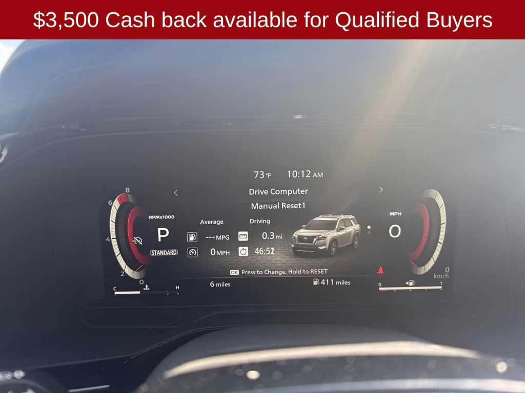 2026 Everest White Pearl/Black Nissan Pathfinder Platinum FWD SUV