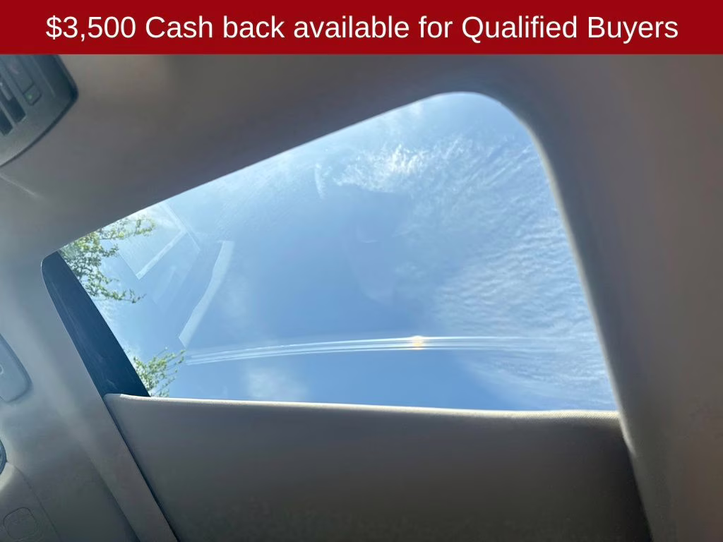 2026 Everest White Pearl/Black Nissan Pathfinder Platinum FWD SUV