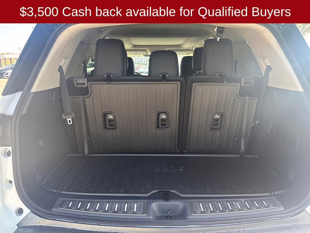 2026 Everest White Pearl/Black Nissan Pathfinder Platinum FWD SUV