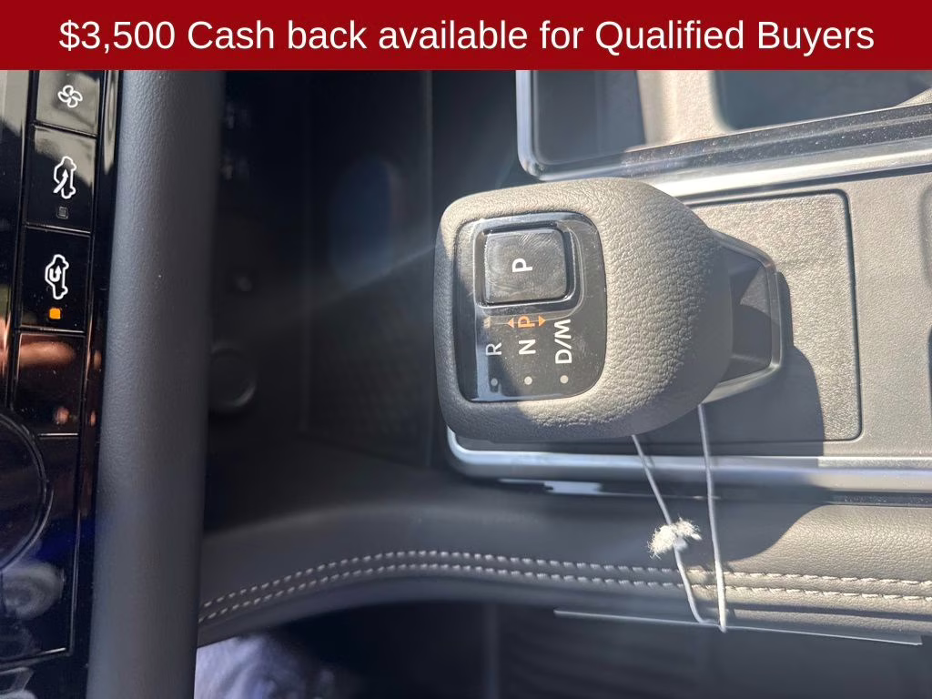 2026 Everest White Pearl/Black Nissan Pathfinder Platinum FWD SUV