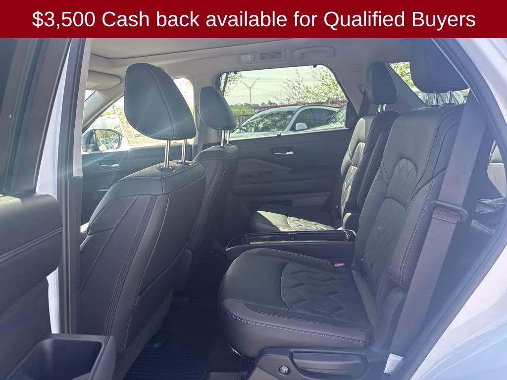 2026 Everest White Pearl/Black Nissan Pathfinder Platinum FWD SUV
