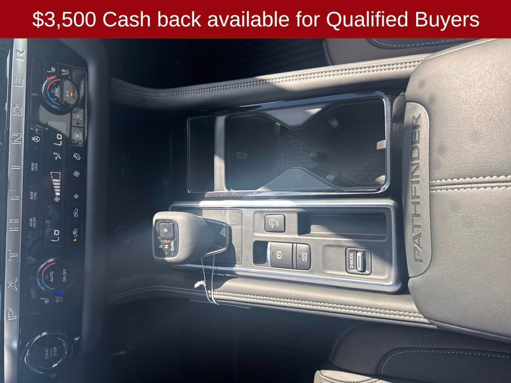 2026 Everest White Pearl/Black Nissan Pathfinder Platinum FWD SUV