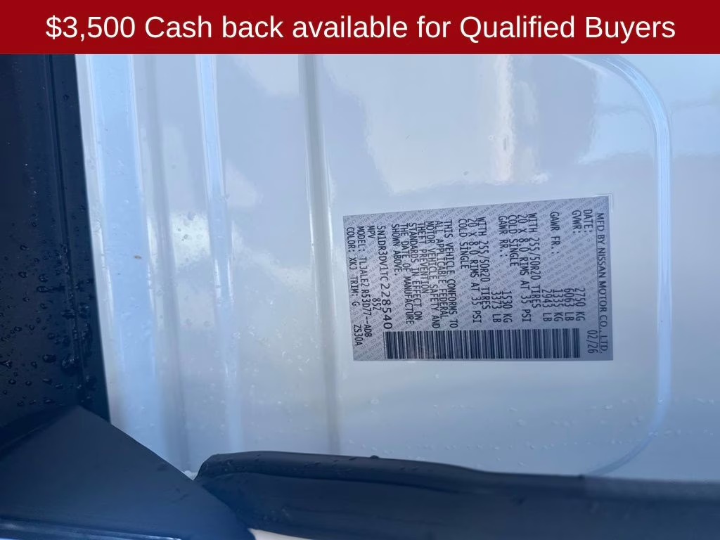 2026 Everest White Pearl/Black Nissan Pathfinder Platinum FWD SUV