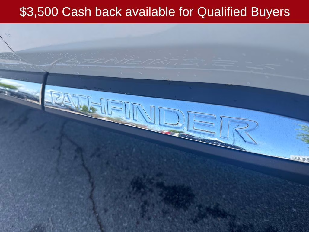 2026 Everest White Pearl/Black Nissan Pathfinder Platinum FWD SUV