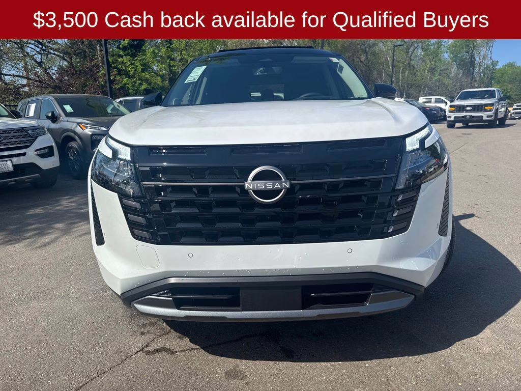 2026 Everest White Pearl/Black Nissan Pathfinder Platinum FWD SUV