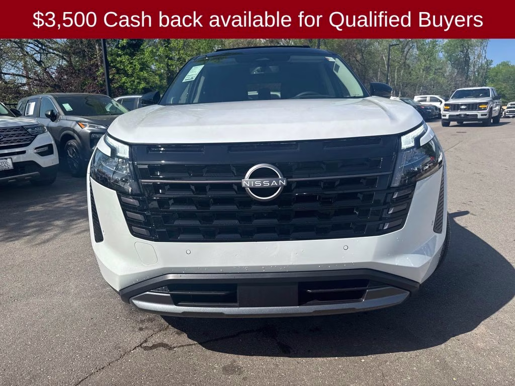 2026 Everest White Pearl/Black Nissan Pathfinder Platinum FWD SUV