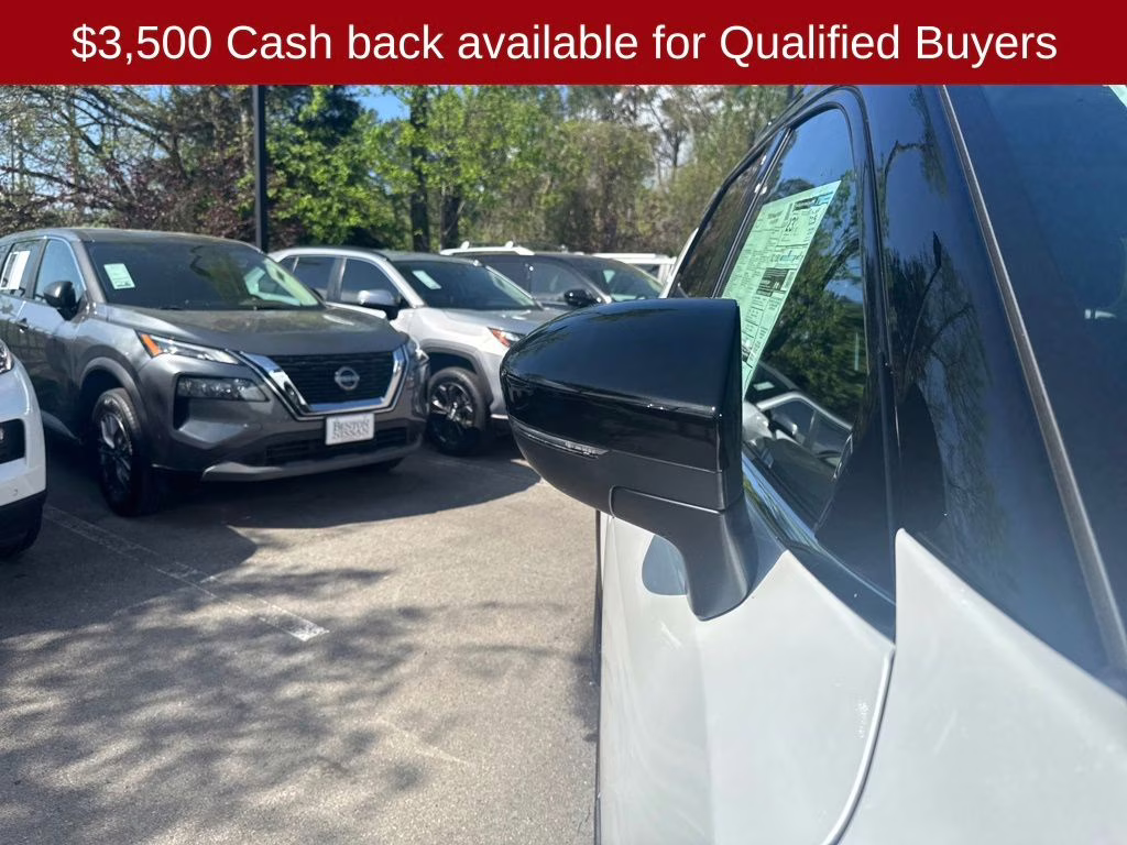 2026 Everest White Pearl/Black Nissan Pathfinder Platinum FWD SUV