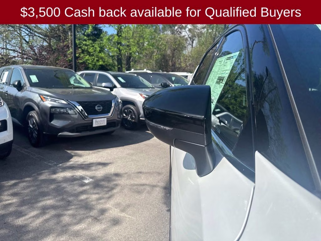 2026 Everest White Pearl/Black Nissan Pathfinder Platinum FWD SUV