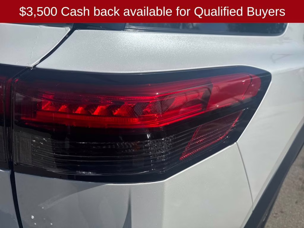 2026 Everest White Pearl/Black Nissan Pathfinder Platinum FWD SUV