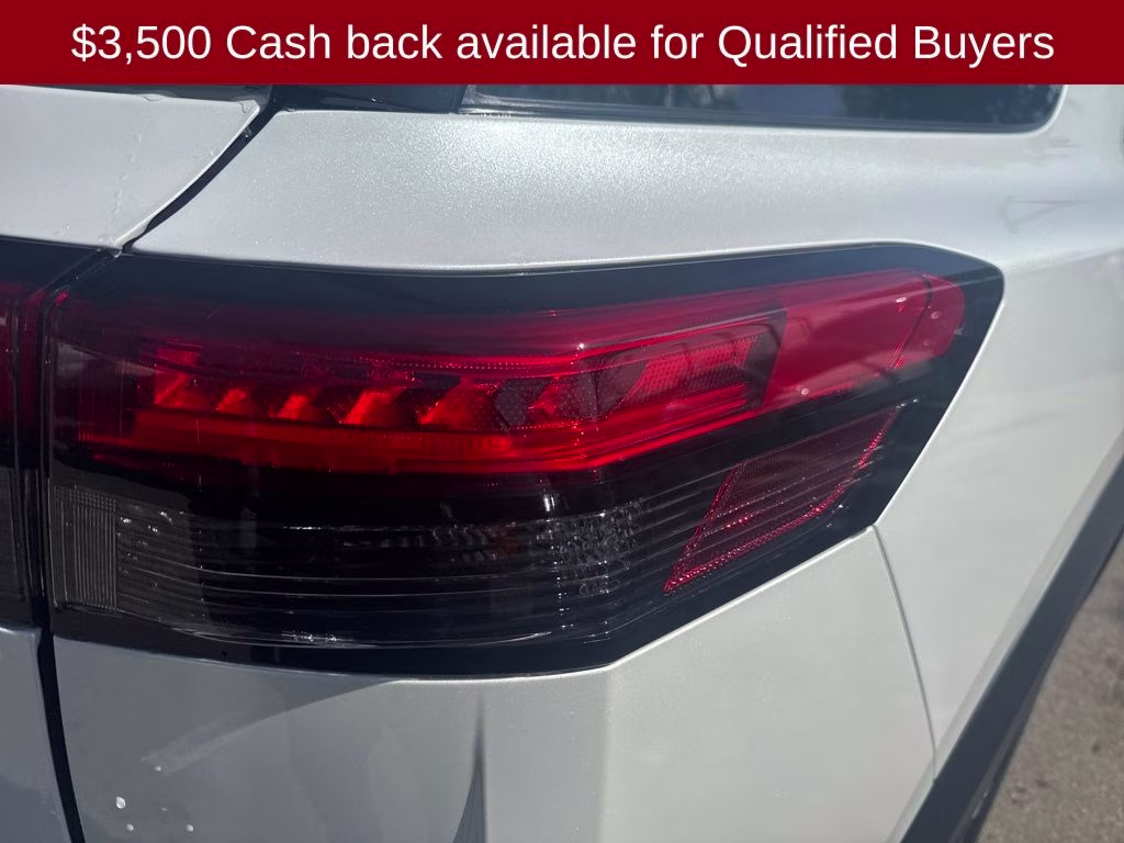 2026 Everest White Pearl/Black Nissan Pathfinder Platinum FWD SUV