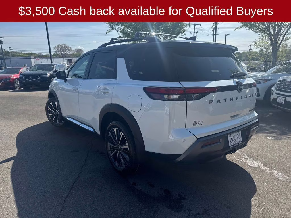 2026 Everest White Pearl/Black Nissan Pathfinder Platinum FWD SUV