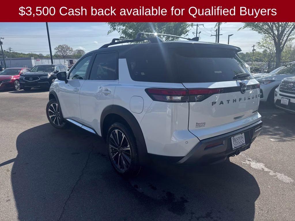 2026 Everest White Pearl/Black Nissan Pathfinder Platinum FWD SUV