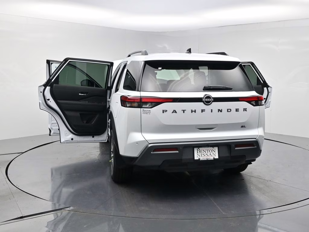 2026 Everest White Pearl Tricoat Nissan Pathfinder SL FWD SUV