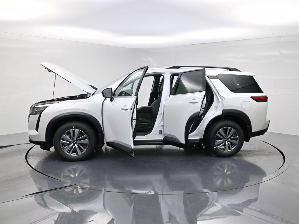 2026 Everest White Pearl Tricoat Nissan Pathfinder SL FWD SUV