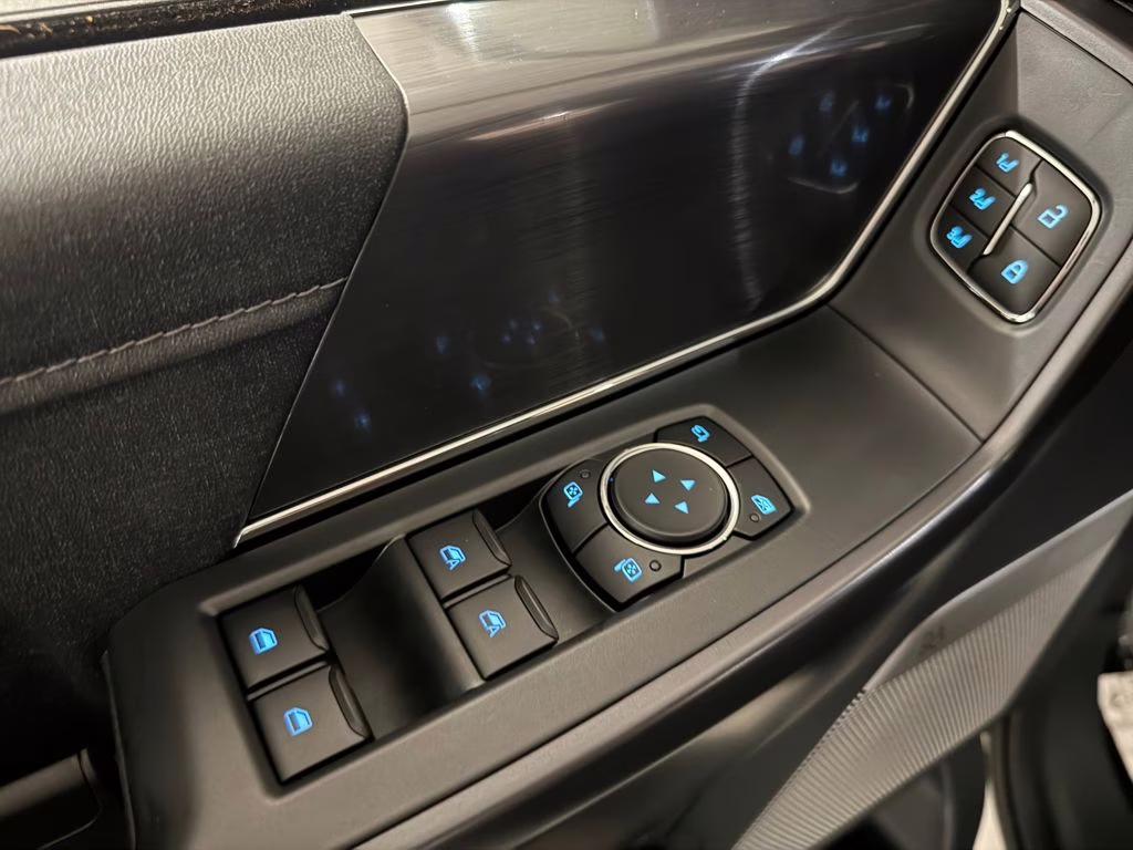 2026 Star White Metallic Tri-Coat Ford F-150 Lariat 4X4 Truck