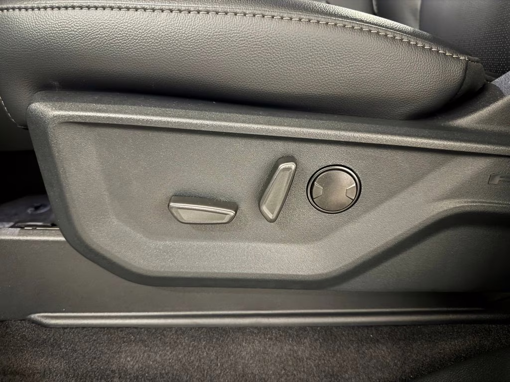 2026 Star White Metallic Tri-Coat Ford F-150 Lariat 4X4 Truck