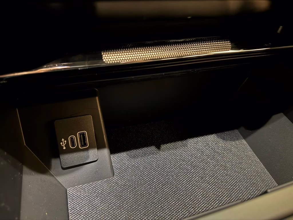 2026 Star White Metallic Tri-Coat Ford F-150 Lariat 4X4 Truck