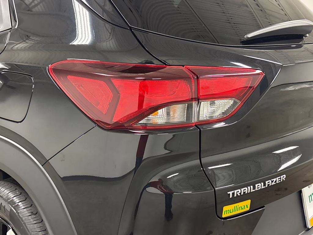 2021 Mosaic Black Metallic Chevrolet Trailblazer LT FWD SUV