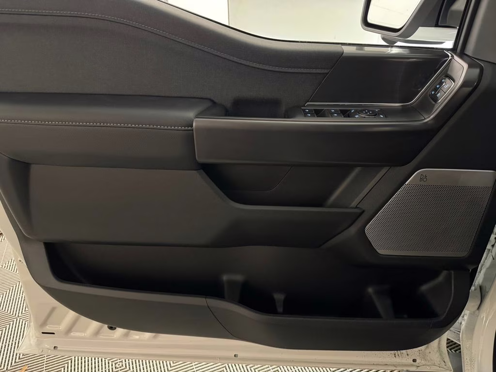 2026 Star White Metallic Tri-Coat Ford F-150 Lariat 4X4 Truck