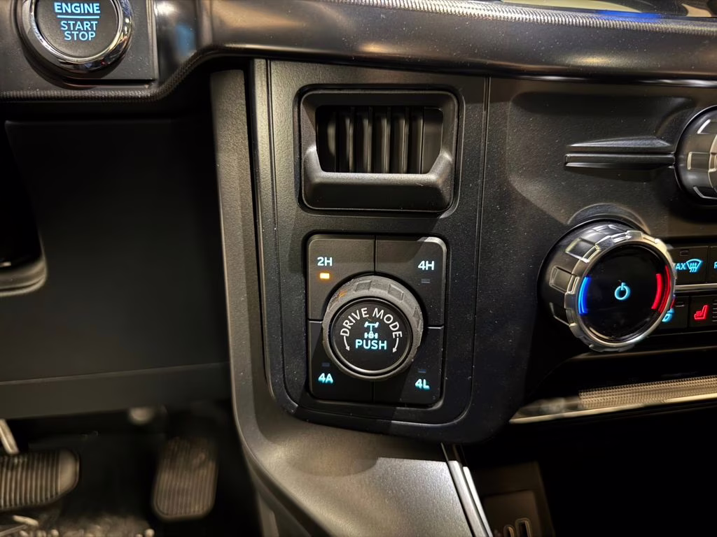 2026 Star White Metallic Tri-Coat Ford F-150 Lariat 4X4 Truck