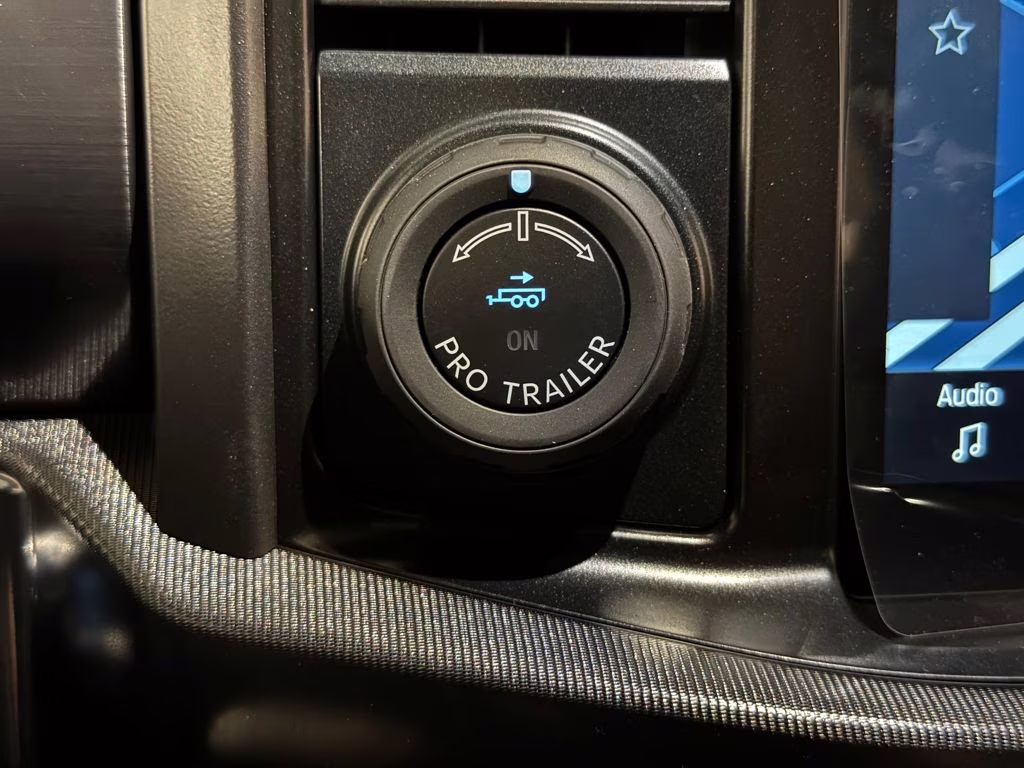 2026 Star White Metallic Tri-Coat Ford F-150 Lariat 4X4 Truck