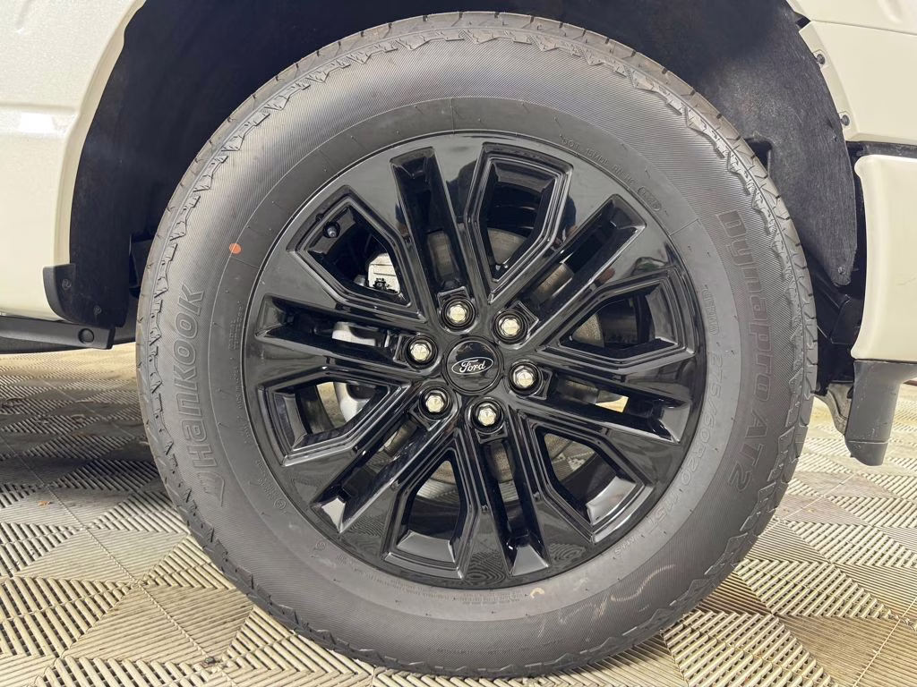 2026 Star White Metallic Tri-Coat Ford F-150 Lariat 4X4 Truck