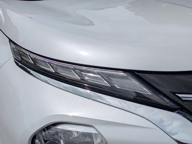 2026 White Diamond Mitsubishi Outlander SE FWD SUV