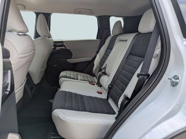 2026 White Diamond Mitsubishi Outlander SE FWD SUV