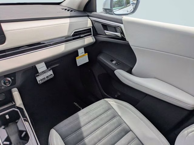 2026 White Diamond Mitsubishi Outlander SE FWD SUV