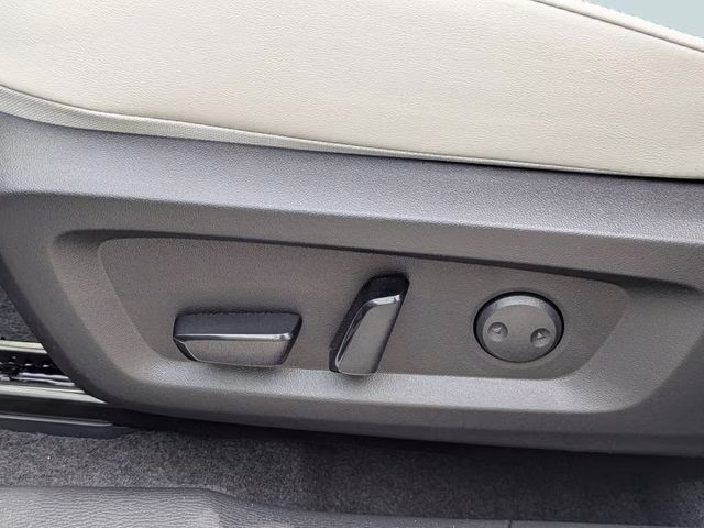 2026 White Diamond Mitsubishi Outlander SE FWD SUV