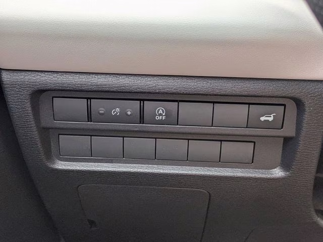 2026 White Diamond Mitsubishi Outlander SE FWD SUV