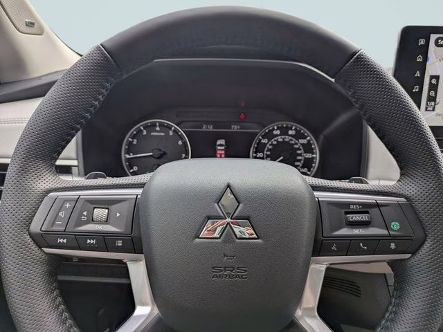 2026 White Diamond Mitsubishi Outlander SE FWD SUV
