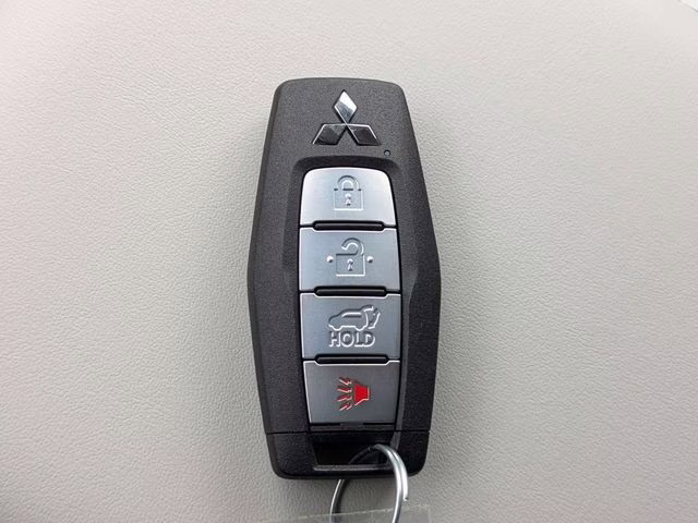 2026 White Diamond Mitsubishi Outlander SE FWD SUV