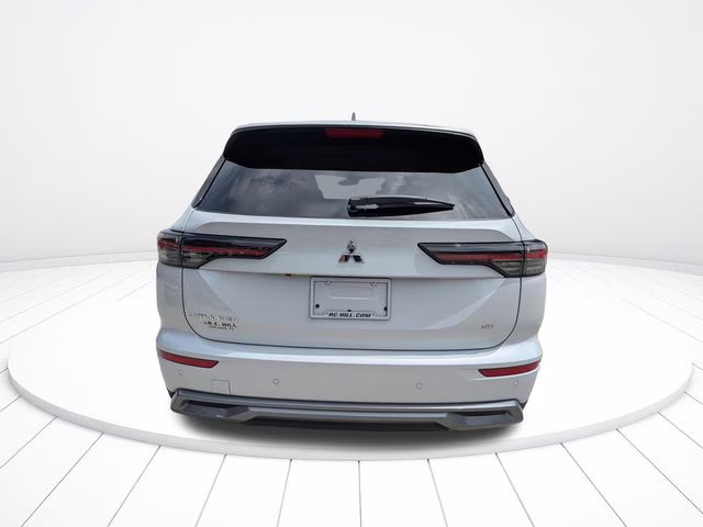 2026 White Diamond Mitsubishi Outlander SE FWD SUV