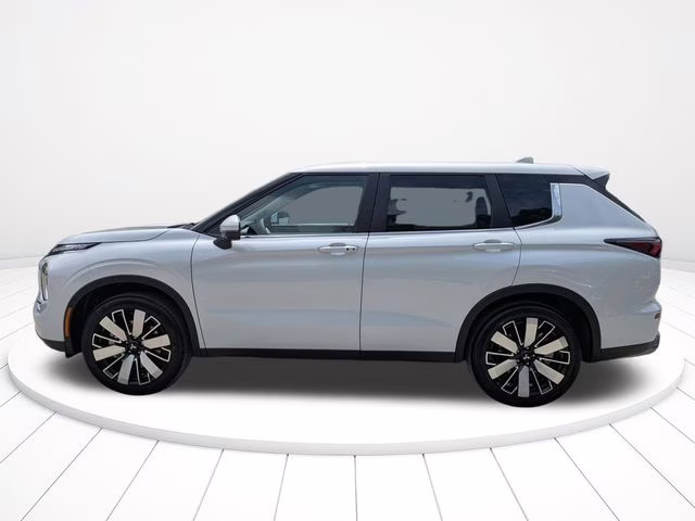 2026 White Diamond Mitsubishi Outlander SE FWD SUV