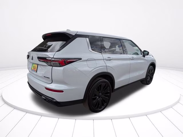 2026 White Diamond Mitsubishi Outlander SE FWD SUV