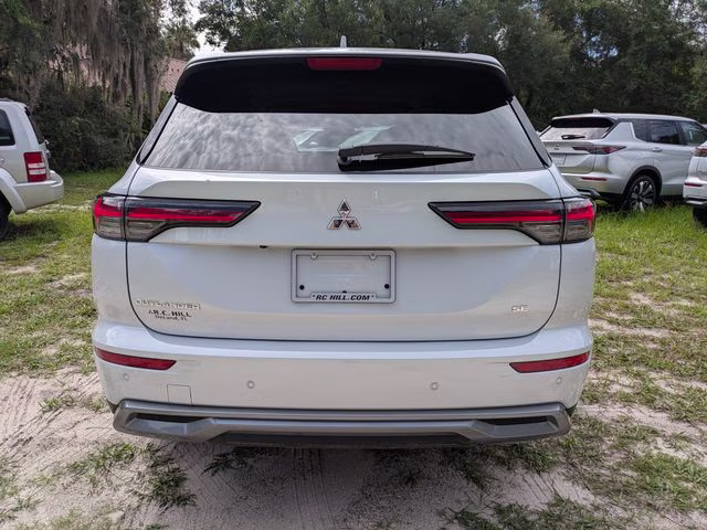 2026 White Diamond Mitsubishi Outlander SE FWD SUV
