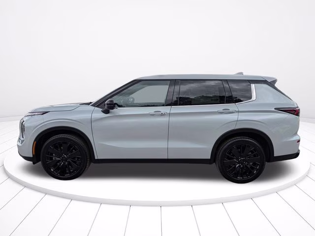 2026 White Diamond Mitsubishi Outlander SE FWD SUV
