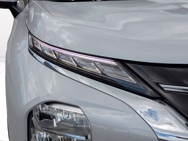 2026 White Diamond Mitsubishi Outlander SE FWD SUV