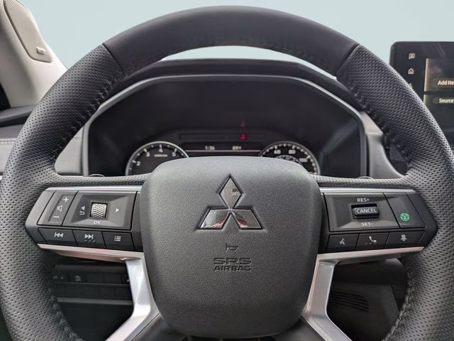 2026 White Diamond Mitsubishi Outlander SE FWD SUV