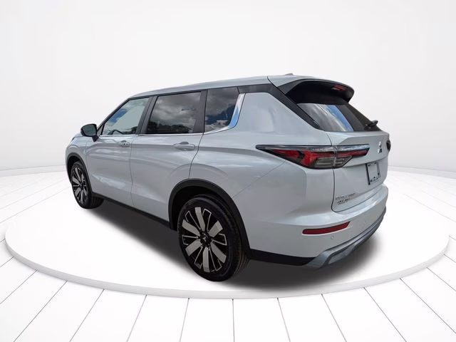 2026 White Diamond Mitsubishi Outlander SE FWD SUV