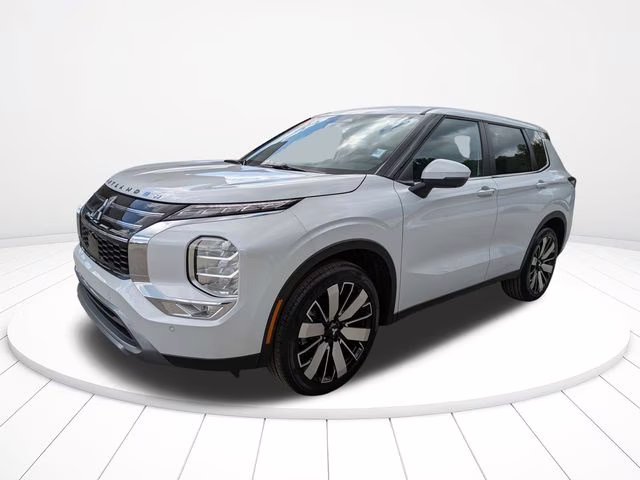 2026 White Diamond Mitsubishi Outlander SE FWD SUV