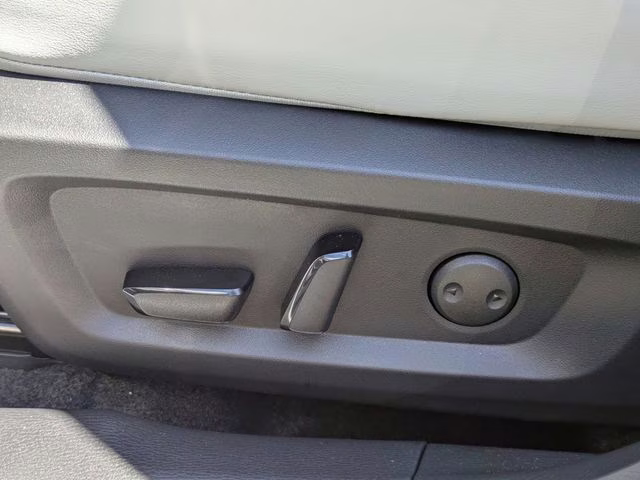 2026 White Diamond Mitsubishi Outlander SE FWD SUV