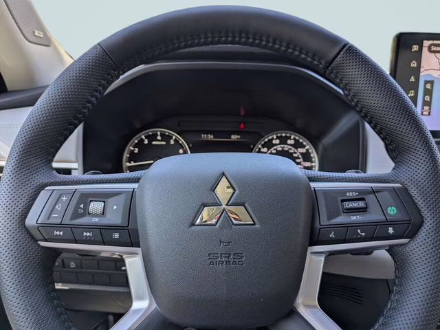 2026 White Diamond Mitsubishi Outlander SE FWD SUV