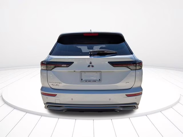 2026 White Diamond Mitsubishi Outlander SE FWD SUV