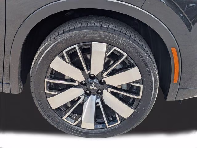 2025 Silver Mitsubishi Outlander Platinum Edition AWD SUV