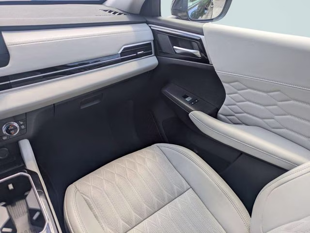 2025 Silver Mitsubishi Outlander Platinum Edition AWD SUV