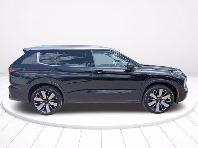2025 Silver Mitsubishi Outlander Platinum Edition AWD SUV