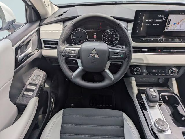 2026 White Diamond Mitsubishi Outlander SE FWD SUV